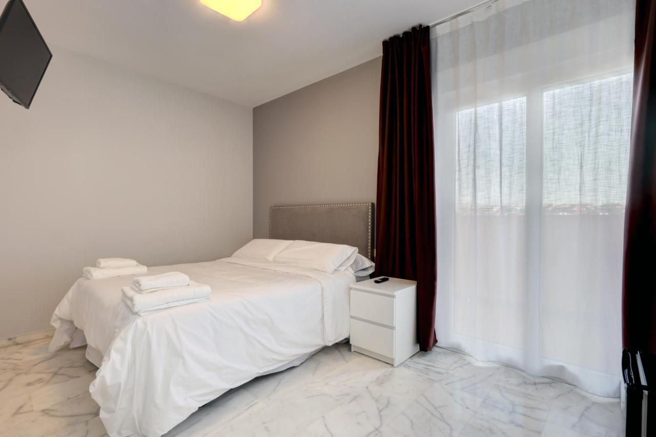 Hostal 37 Estepona Esterno foto